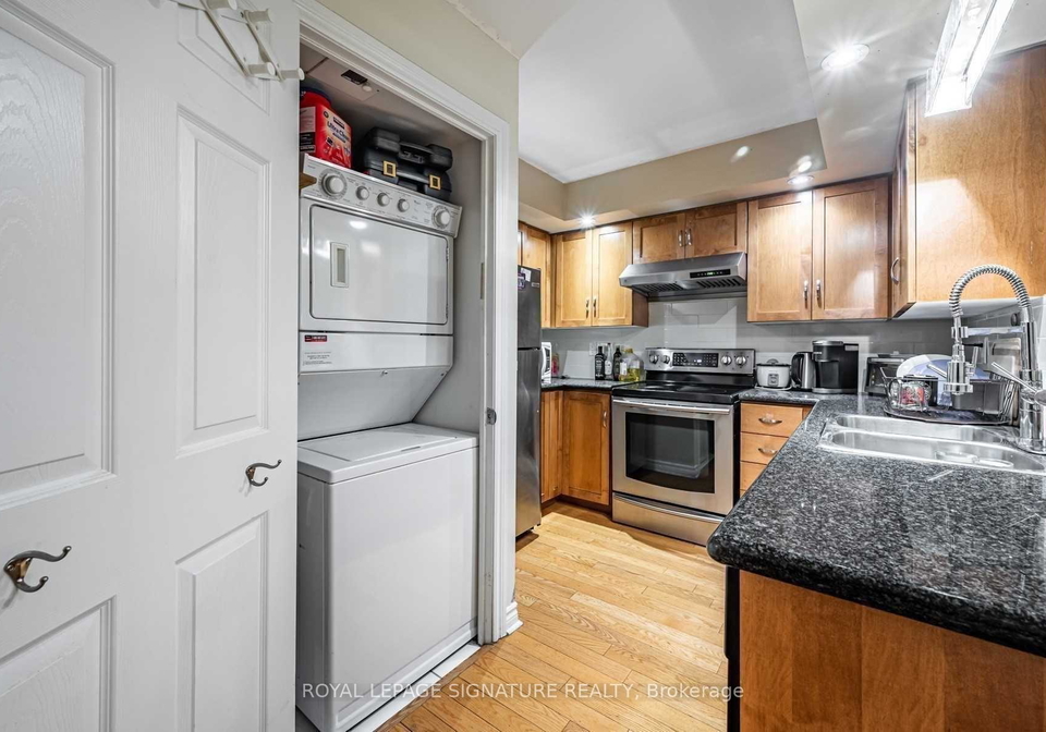 250-wellington-street-w-toronto-ontario-c13471948