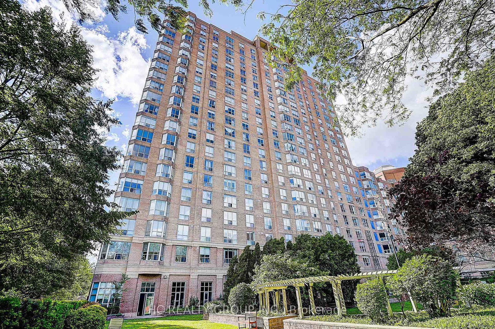 21-overlea-boulevard-east-york-ontario-c13472020