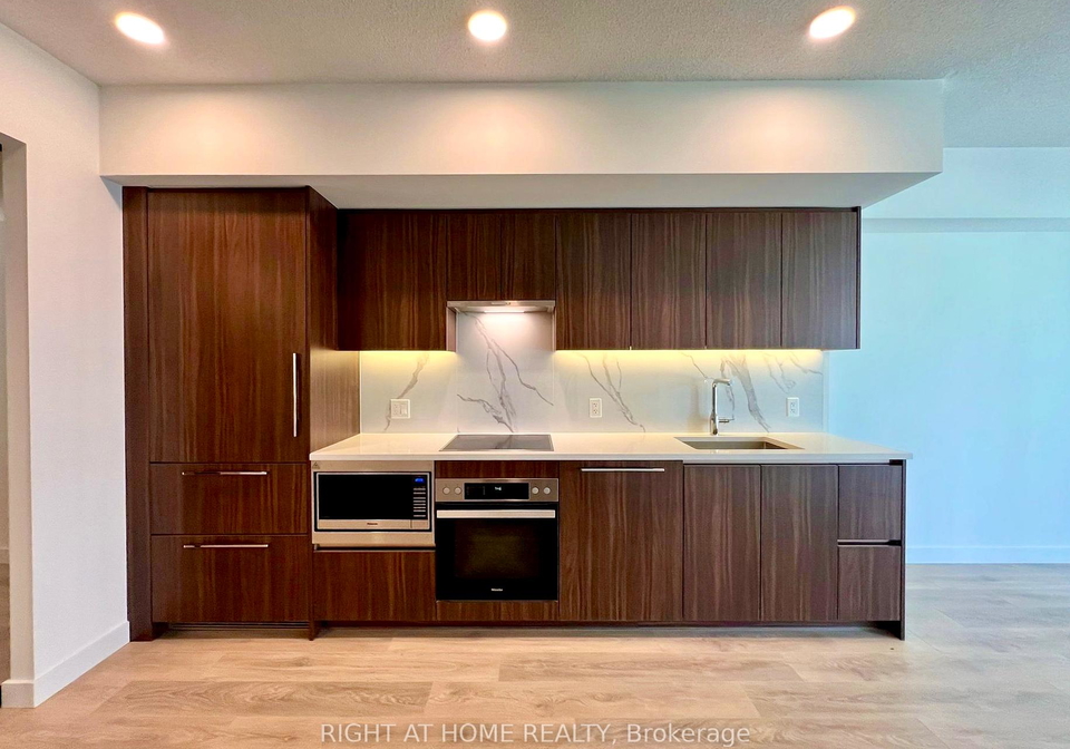 3-concord-cityplace-way-toronto-ontario-c13472102