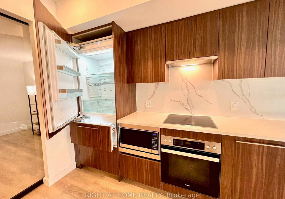 3-concord-cityplace-way-toronto-ontario-c13472102