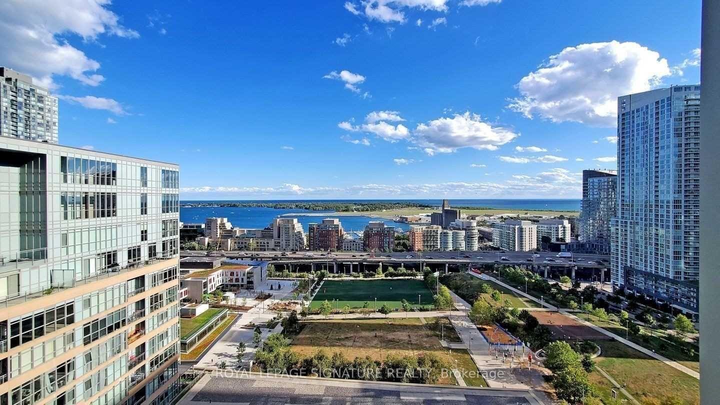 15-iceboat-terrace-toronto-ontario-c13472374