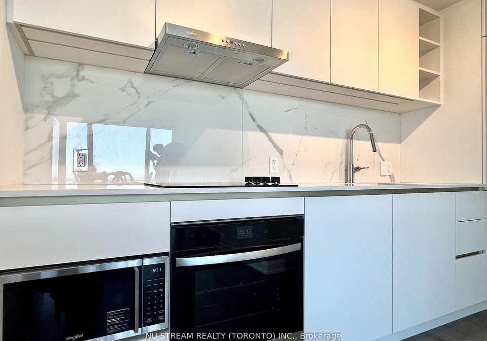 8-wellesley-street-w-toronto-ontario-c13473218