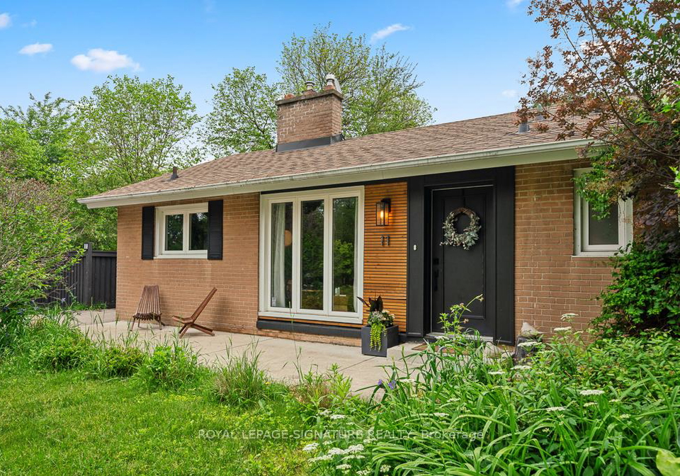 11-yewfield-crescent-north-york-ontario-c13473246