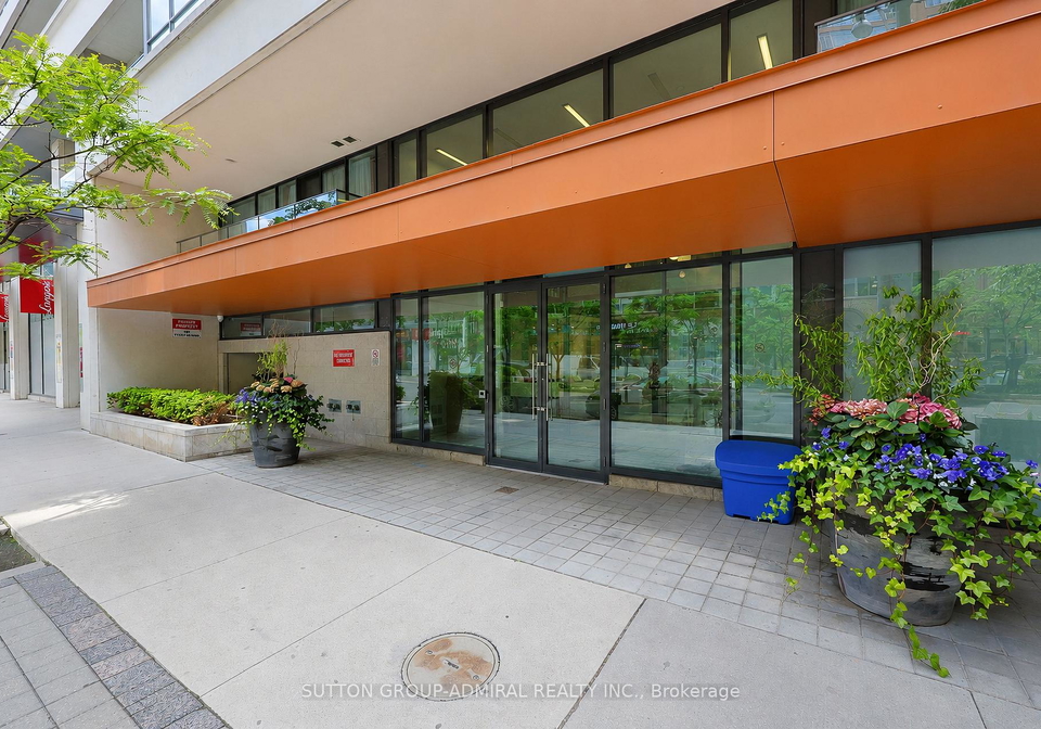 111-elizabeth-street-toronto-ontario-c13473316