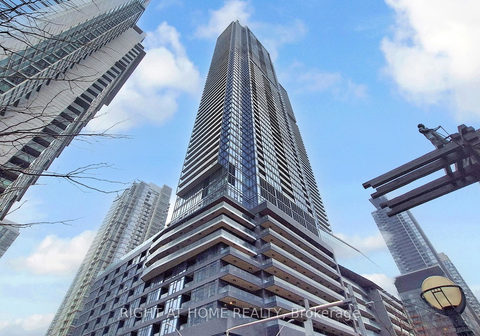 3-concord-city-place-way-toronto-ontario-c13474204