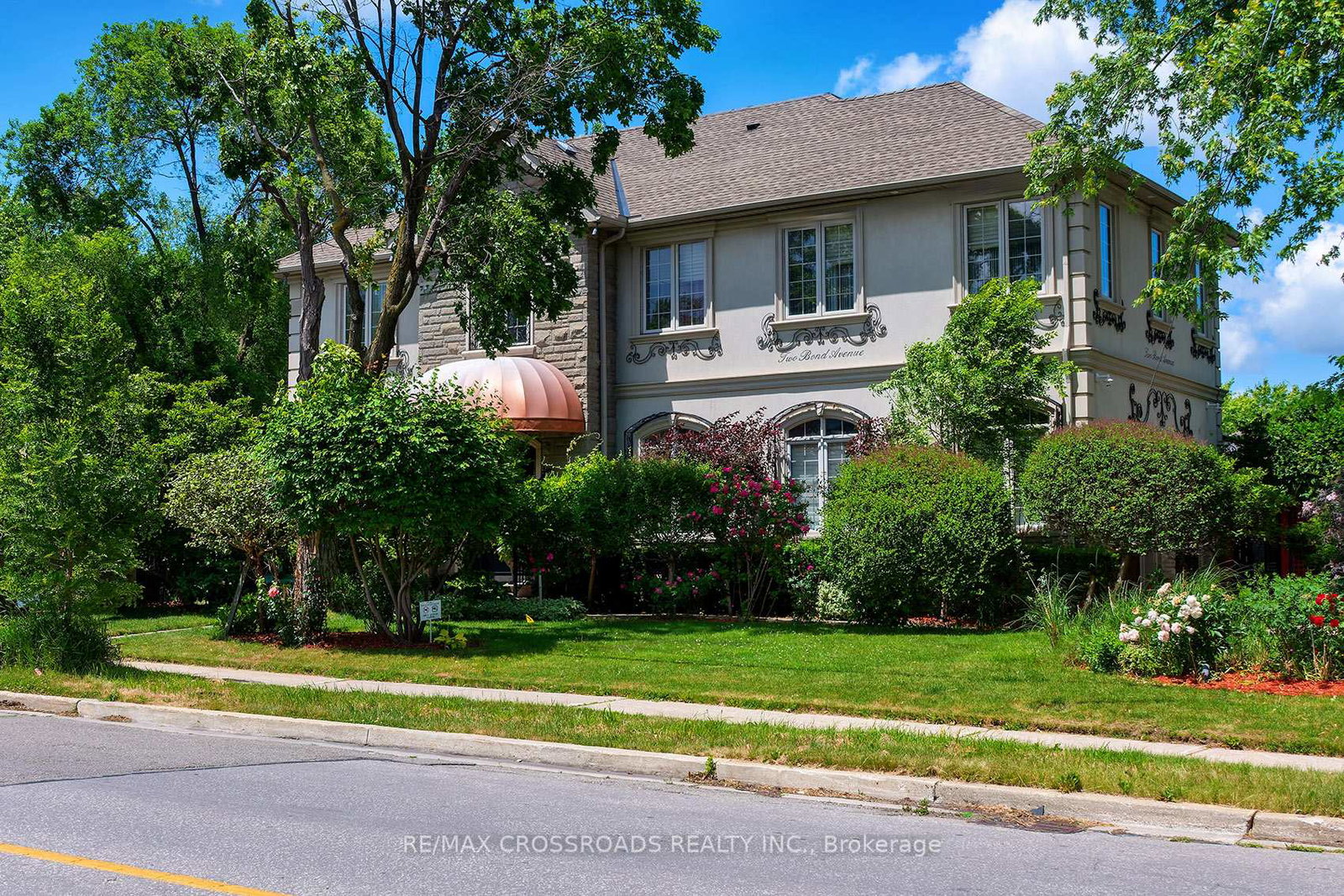 2-bond-avenue-north-york-ontario-c13474582