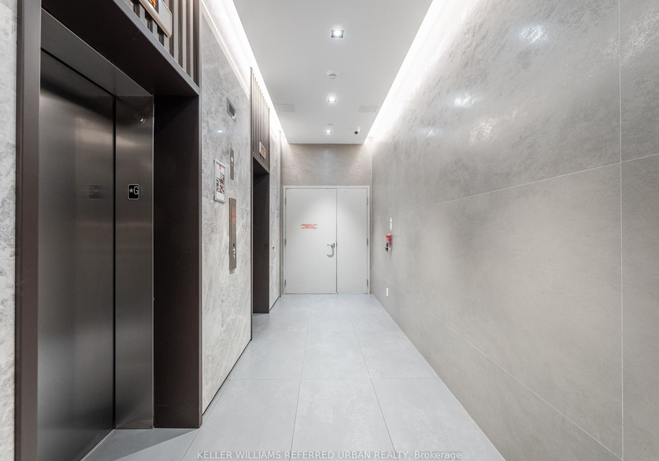 215-queen-street-w-toronto-ontario-c13475052