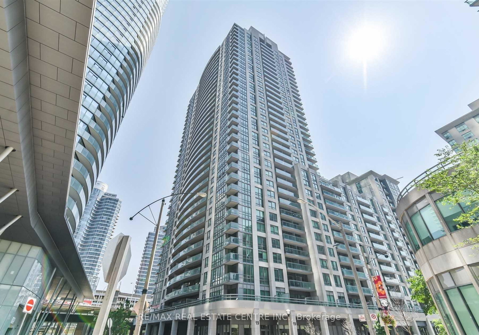 19-grand-trunk-crescent-toronto-ontario-c13475094