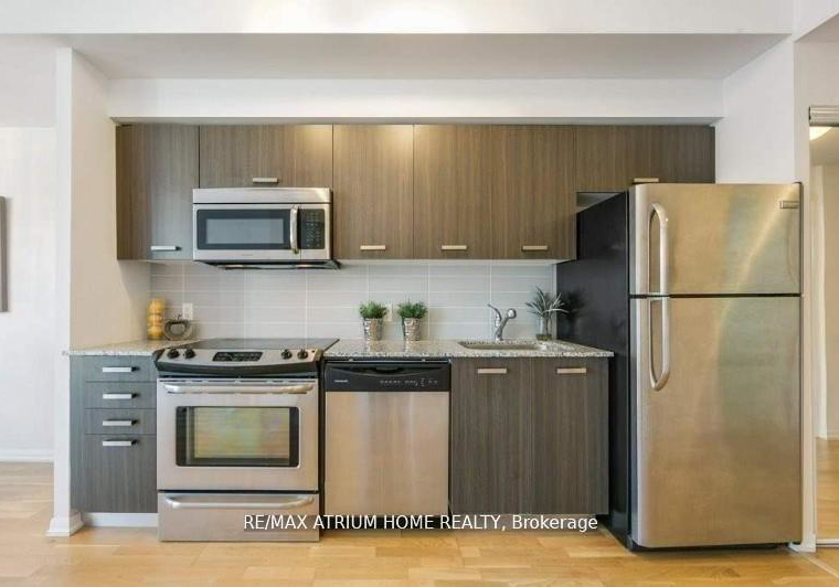 832-bay-street-toronto-ontario-c13476396