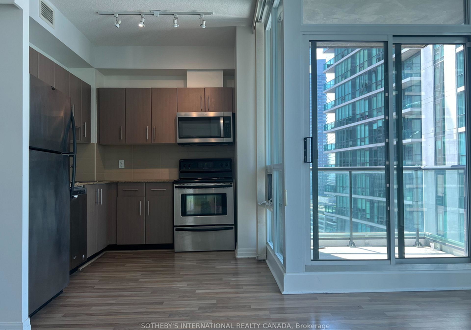 12-yonge-street-toronto-ontario-c13476670