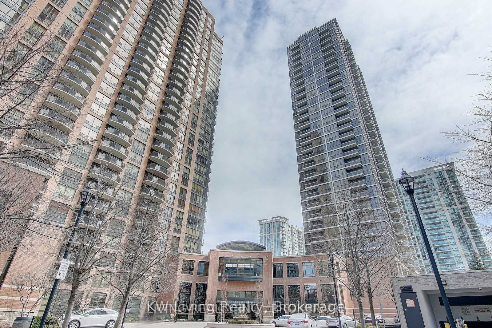 23-sheppard-avenue-e-north-york-ontario-c13476880