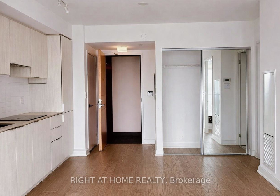 11-wellesley-street-w-toronto-ontario-c13477266