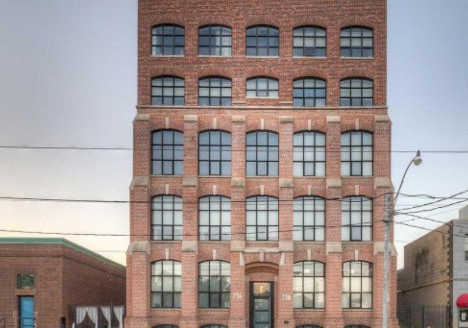 736-dundas-street-e-toronto-ontario-c13478052