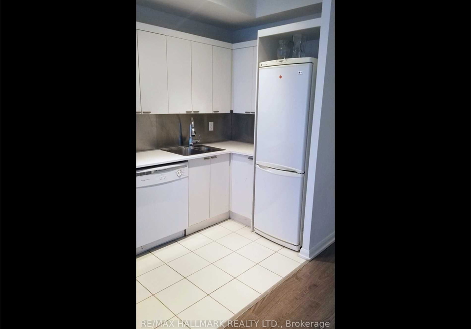 111-elizabeth-street-toronto-ontario-c13478314