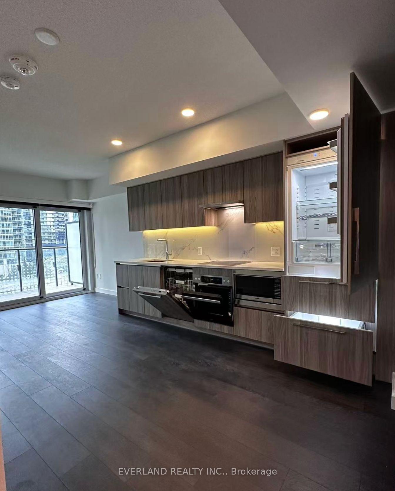 3-concord-cityplace-way-toronto-ontario-c13478818