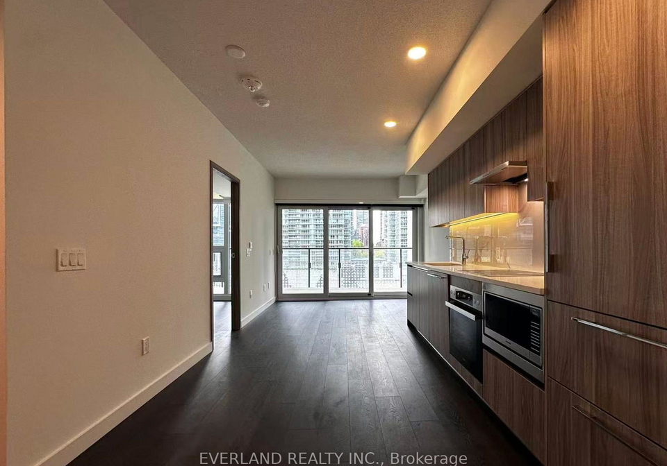3-concord-cityplace-way-toronto-ontario-c13478818