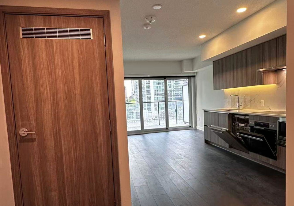 3-concord-cityplace-way-toronto-ontario-c13478818