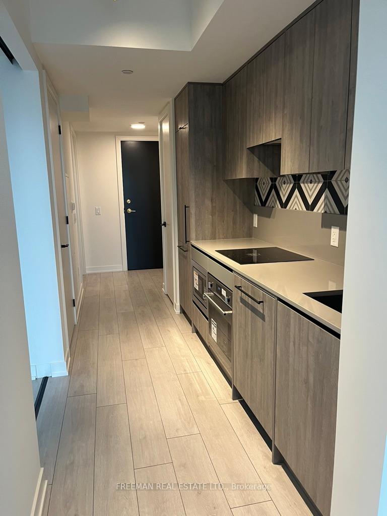 5-lakeview-avenue-toronto-ontario-c13478874