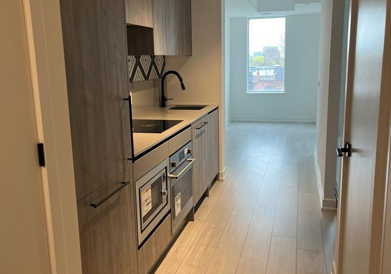 5-lakeview-avenue-toronto-ontario-c13478874