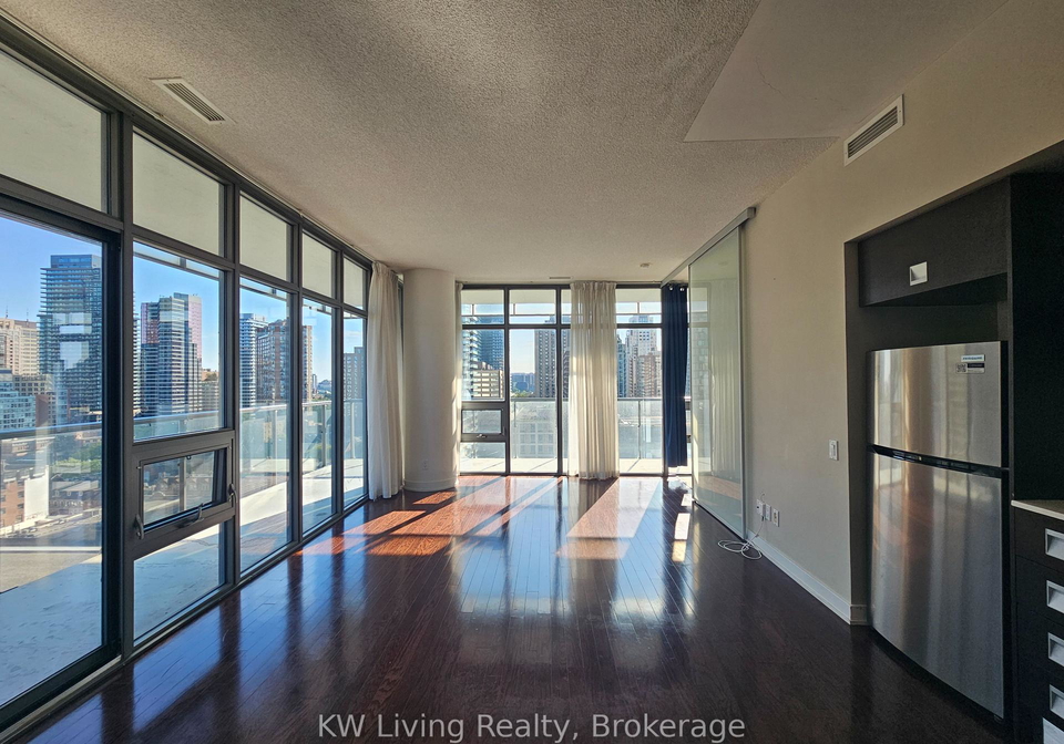 33-charles-street-e-toronto-ontario-c13478888