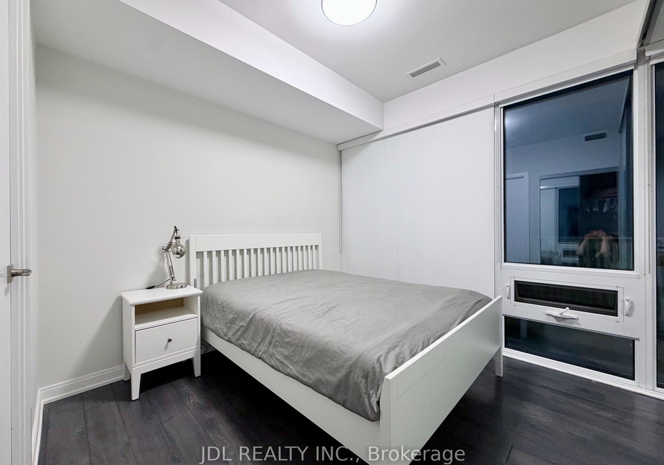 42-charles-street-e-toronto-ontario-c13479528