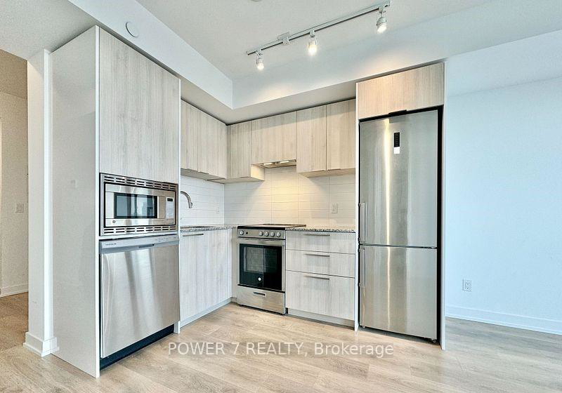 501-yonge-street-toronto-ontario-c13480922