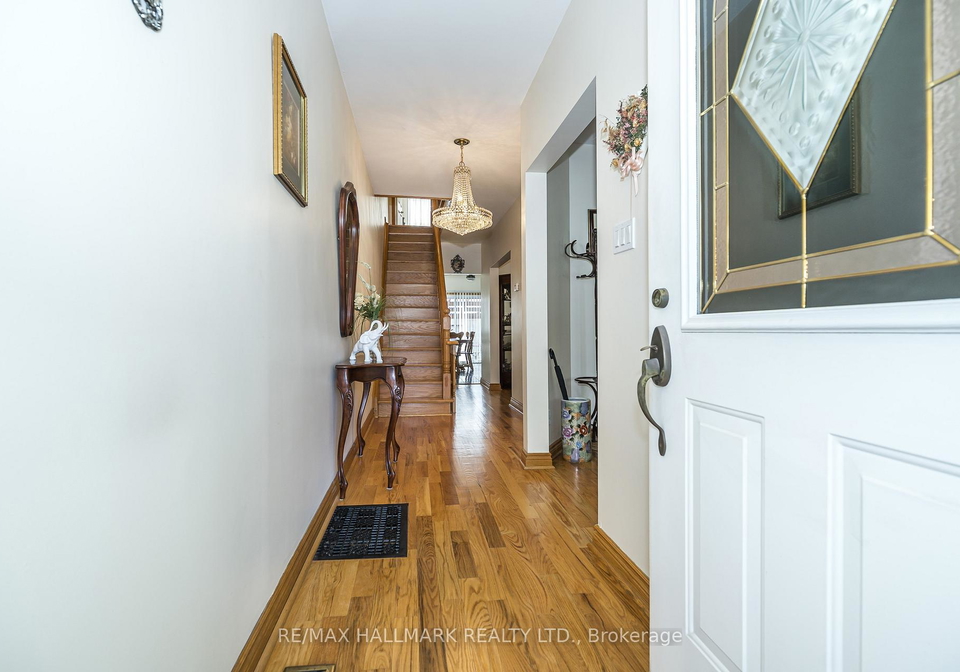 47-montrose-avenue-toronto-ontario-c13481592