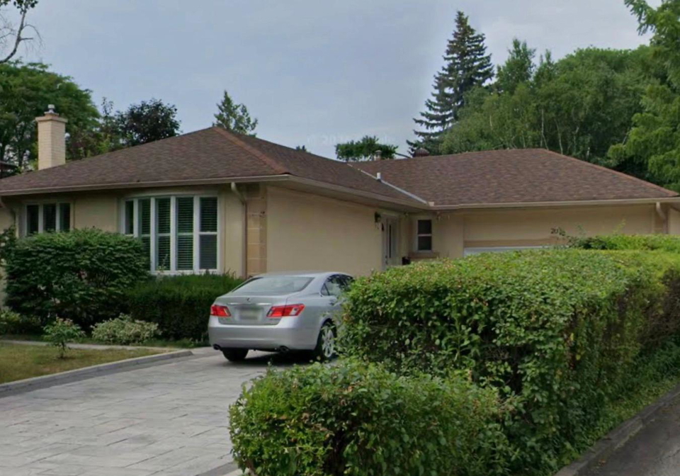 20-burbank-drive-north-york-ontario-c13482978