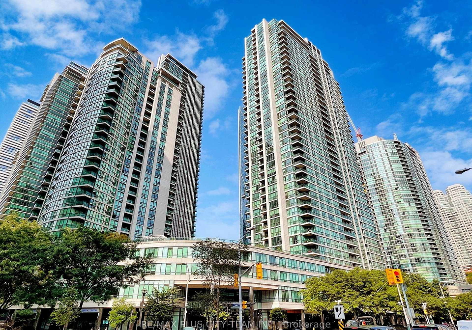 16-yonge-street-toronto-ontario-c13483614
