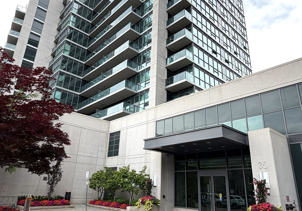 35-brian-peck-crescent-east-york-ontario-c13484644