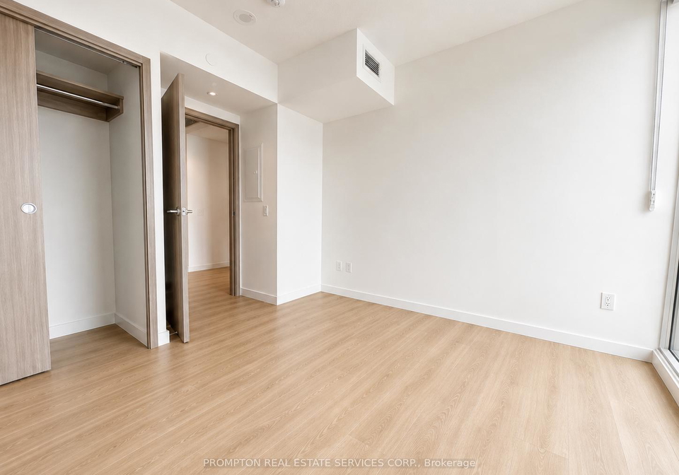 3-concord-cityplace-way-toronto-ontario-c13485460