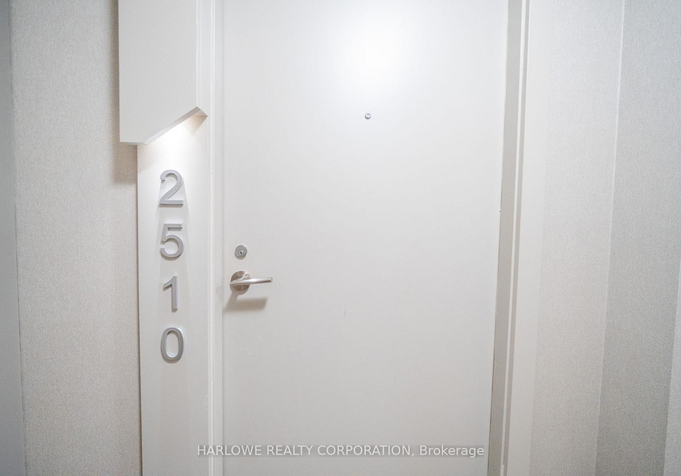 6-sonic-way-east-york-ontario-c13485514
