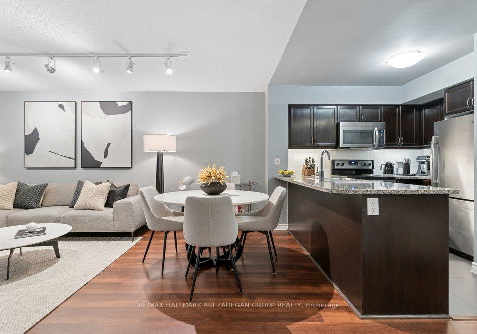 19-grand-trunk-crescent-toronto-ontario-c13485772