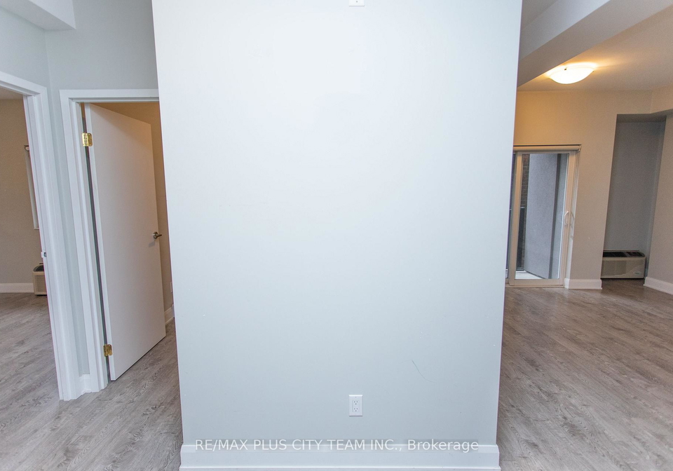 686-bathurst-street-toronto-ontario-c13485782