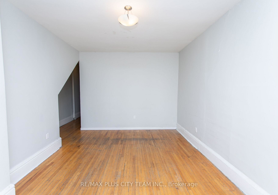 68bathurst-street-toronto-ontario-c13485804