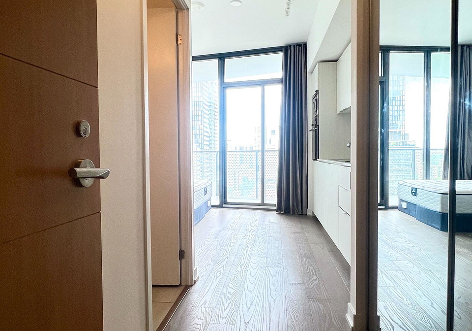 11-wellesley-street-w-toronto-ontario-c13486180