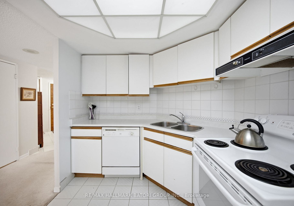 10-kenneth-avenue-north-york-ontario-c13486354