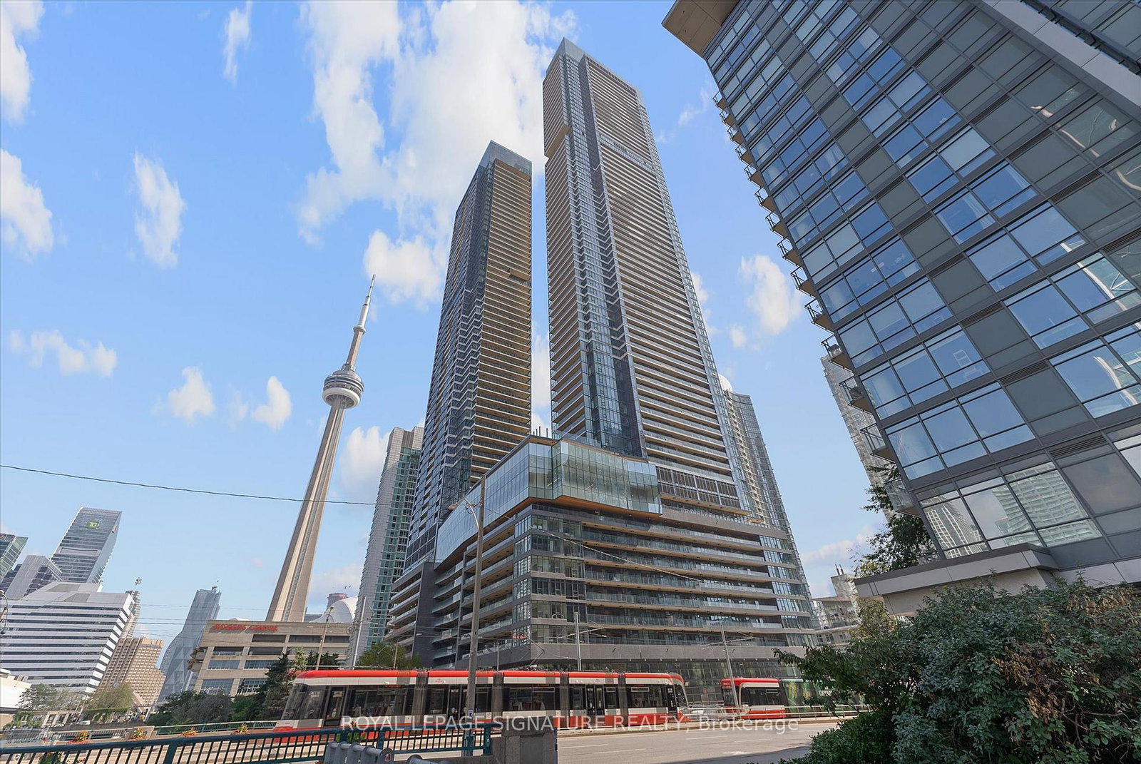 1-concord-cityplace-way-toronto-ontario-c13486494