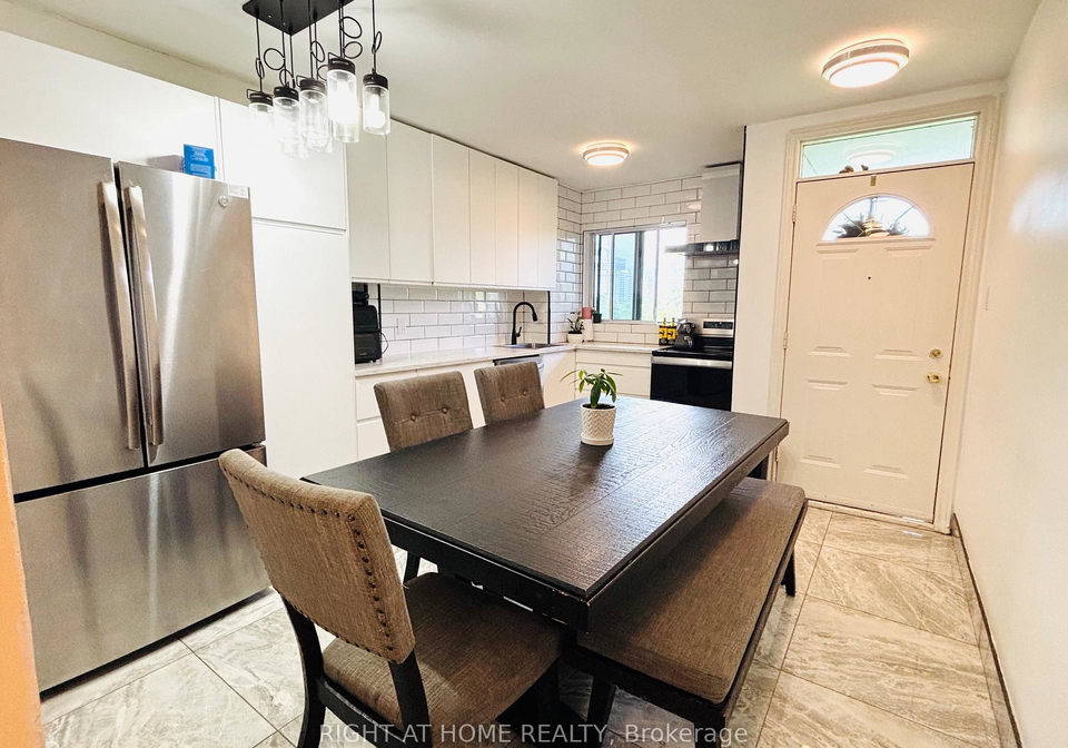 95-leeward-glenway-east-york-ontario-c13486554