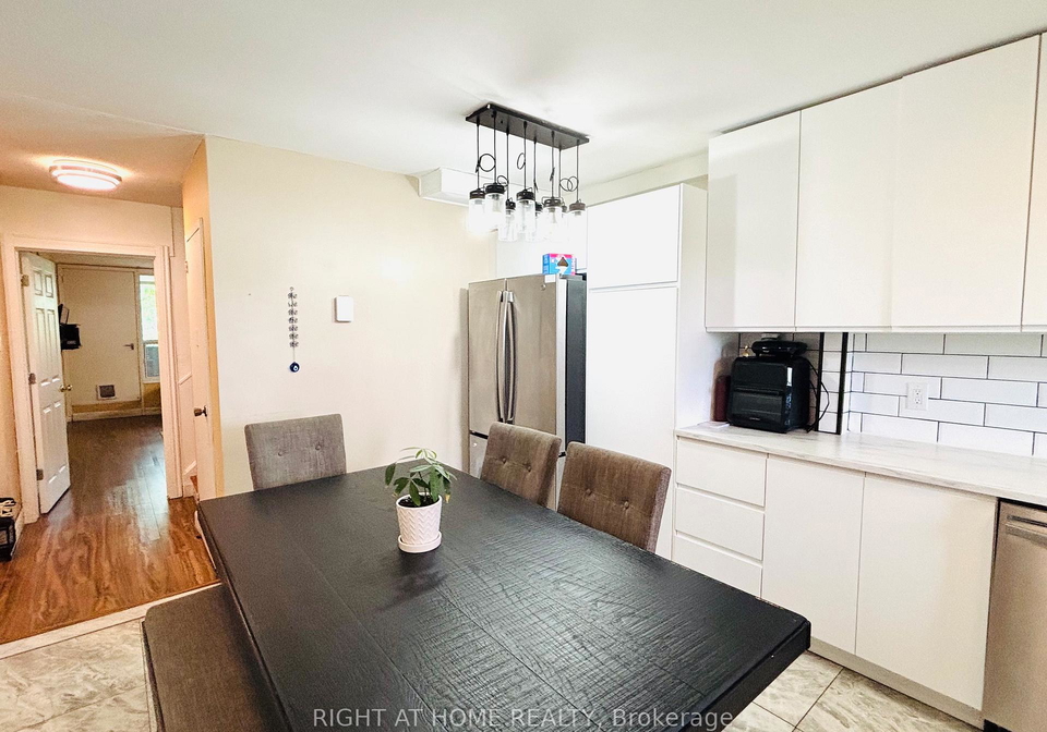 95-leeward-glenway-east-york-ontario-c13486554