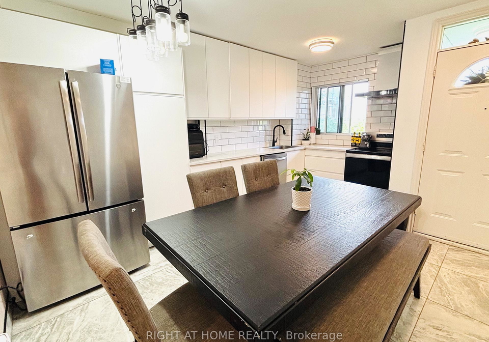 95-leeward-glenway-east-york-ontario-c13486554