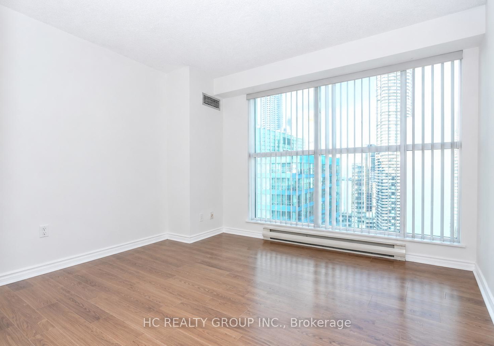 99-harbour-square-toronto-ontario-c13487202