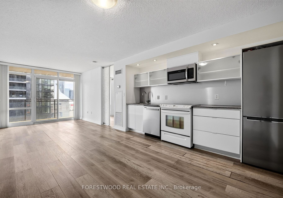 4-spadina-avenue-toronto-toronto-ontario-c13487228