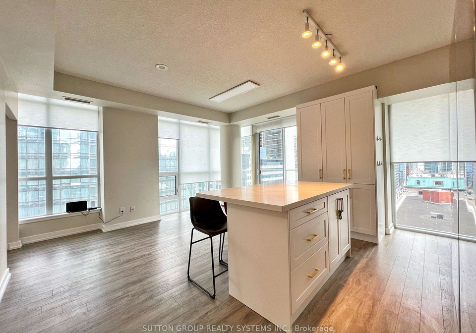 126-simcoe-street-toronto-toronto-ontario-c13487348