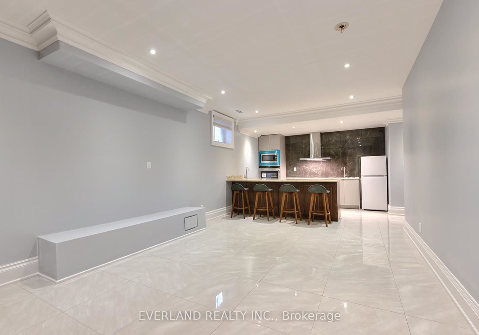 369-hollywood-avenue-toronto-north-york-ontario-c13487862