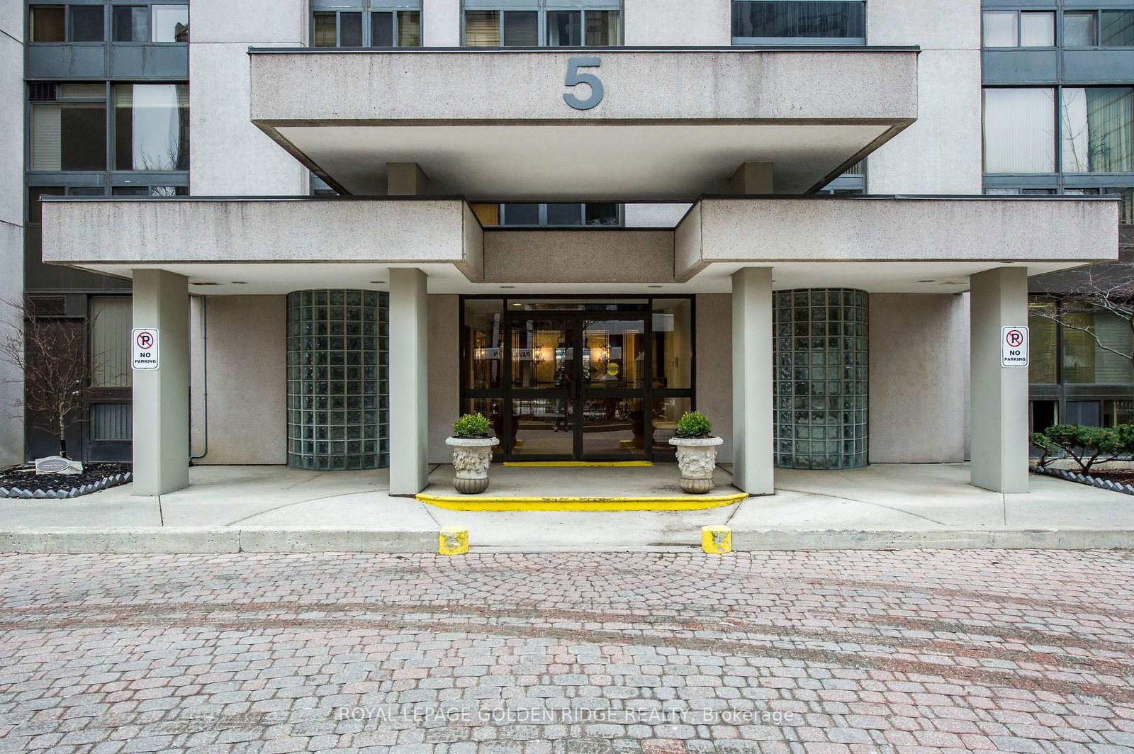 5-kenneth-avenue-toronto-north-york-ontario-c13488320
