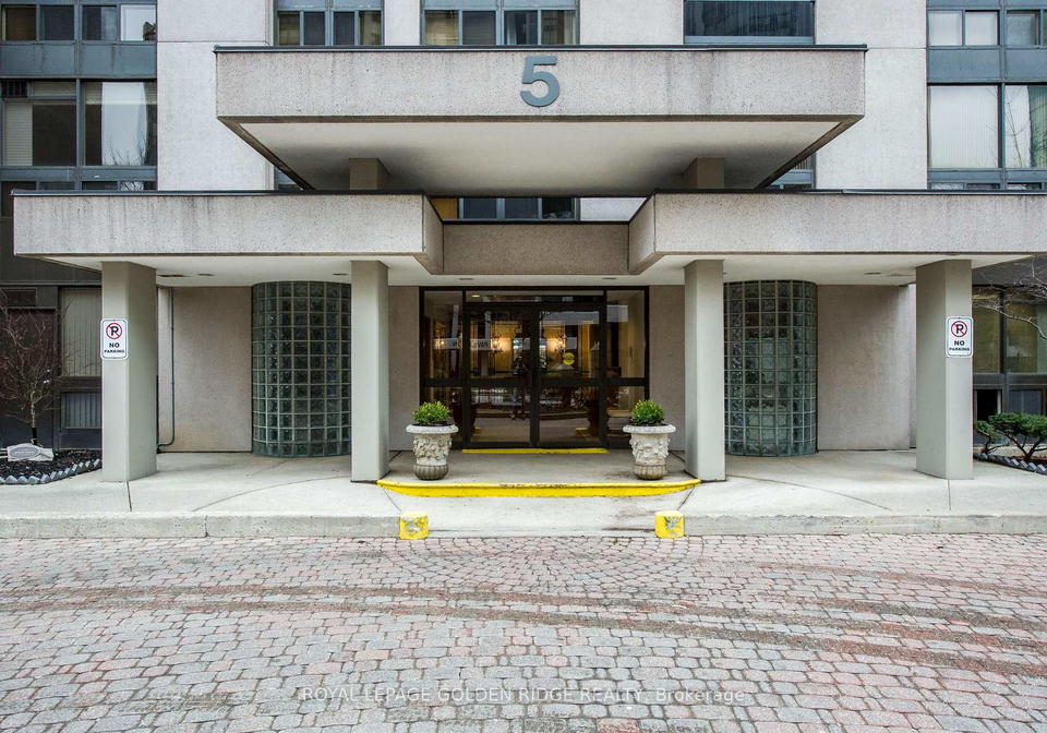 5-kenneth-avenue-toronto-north-york-ontario-c13488320