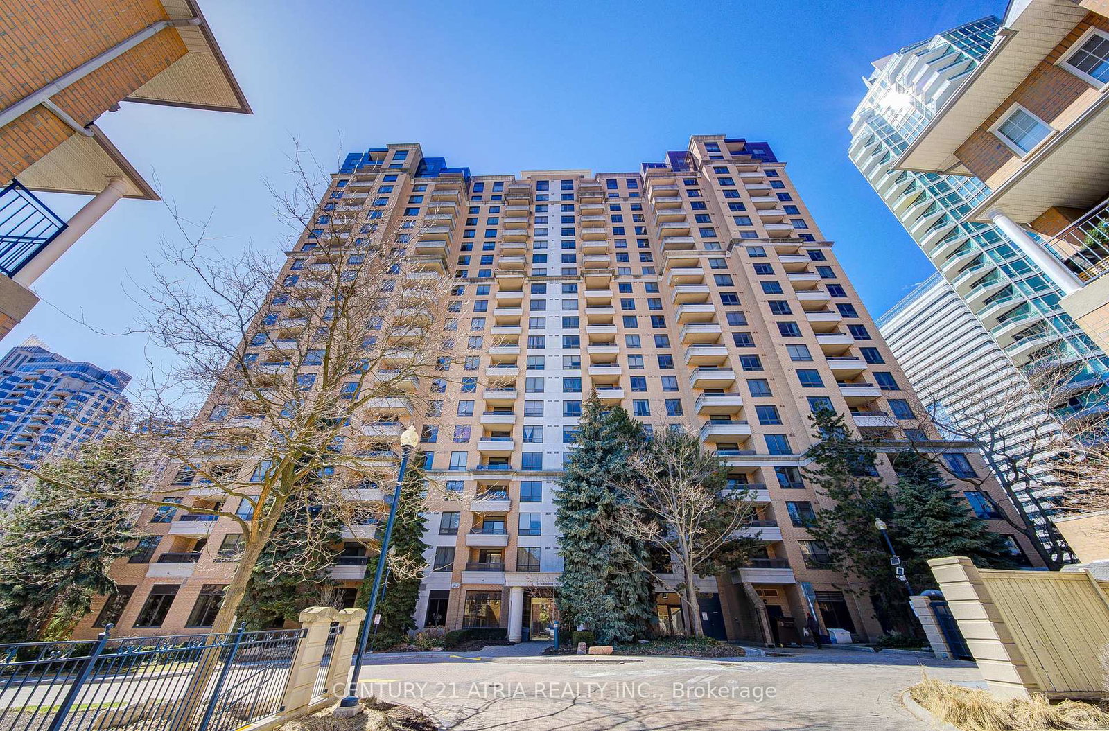 18-sommerset-way-toronto-north-york-ontario-c13488990