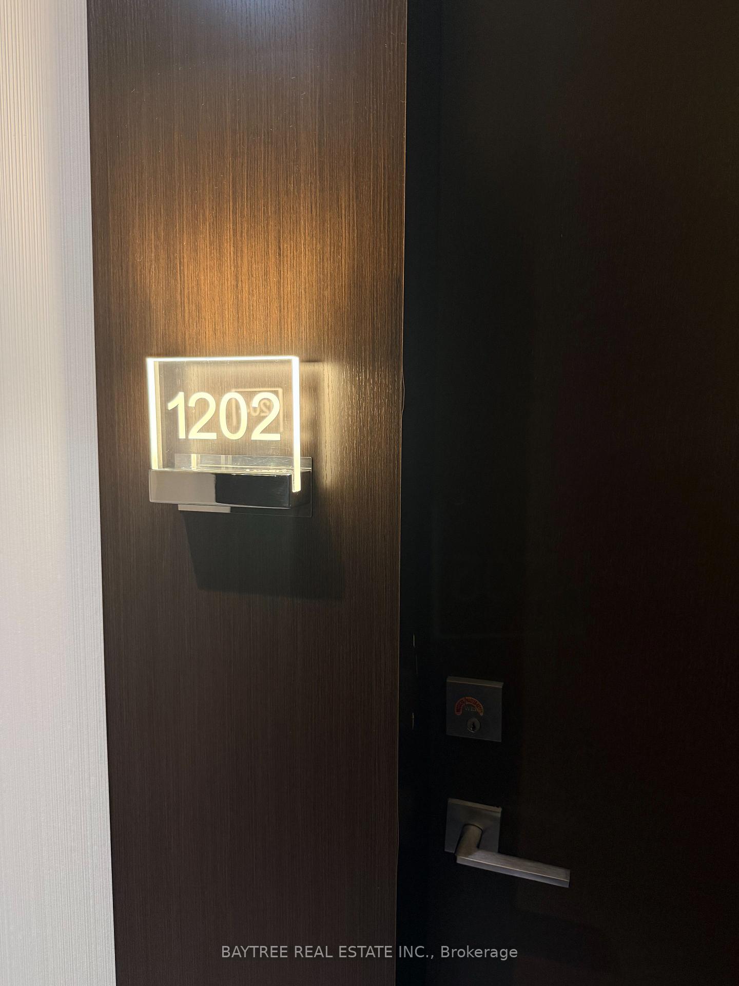 2221-yonge-street-toronto-toronto-ontario-c13489666