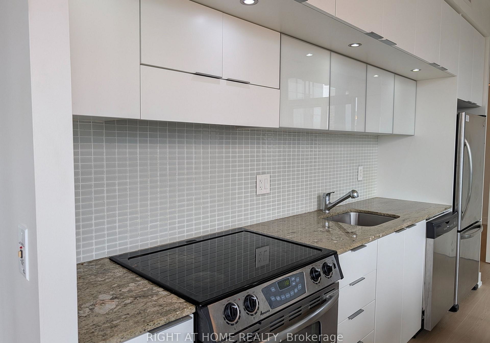 110-charles-street-e-toronto-toronto-ontario-c13492090